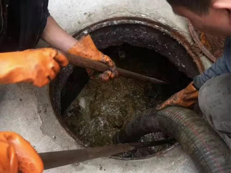 鄂伦春清理化粪池时如何避免沼气的危害?